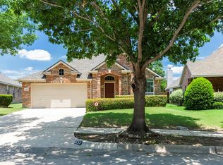 717 Red Elm Ln, Fort Worth, TX 76131