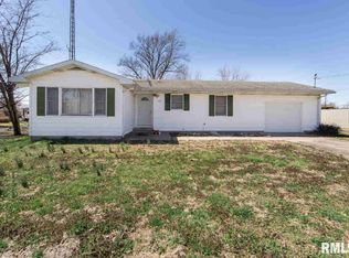 607 S Elm St, Sesser, IL 62884