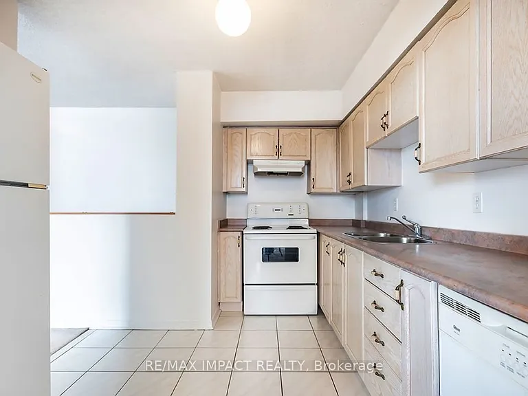 454 Centre St S #412 — Photo 5