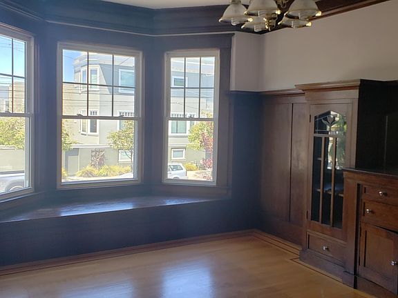 4th image of 1021 Cabrillo St