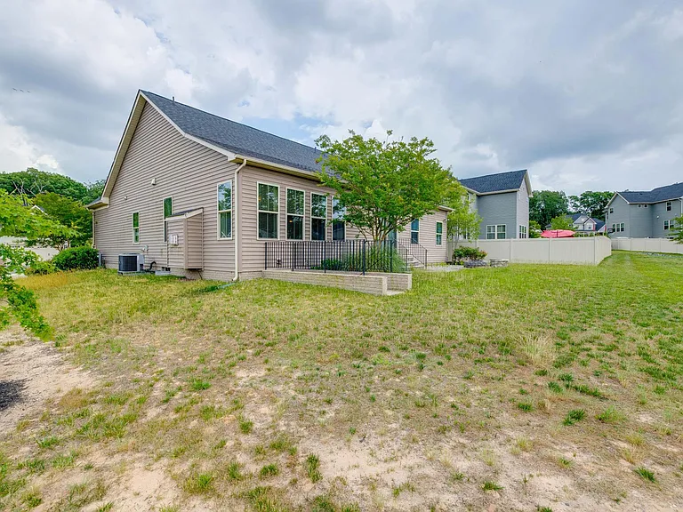 7567 Arundel Woods Dr — Photo 49