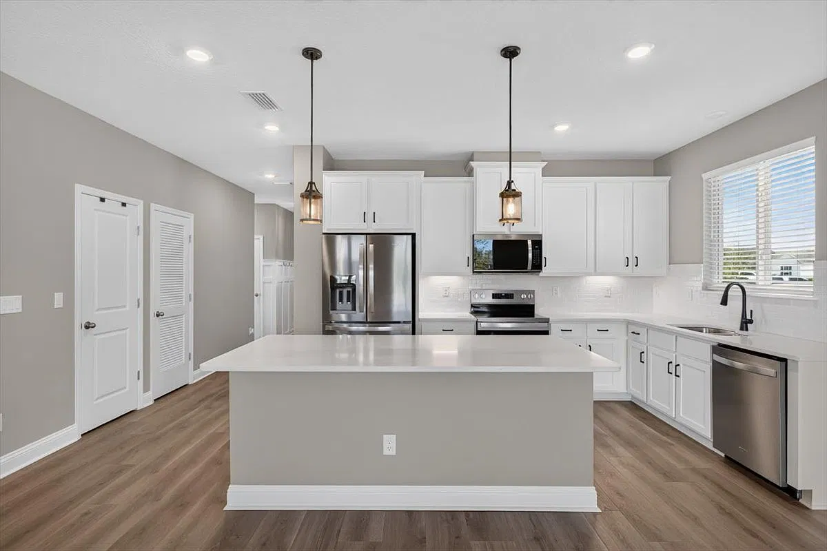 3 bed, 1707 sqft, $2,400 — Photo 2