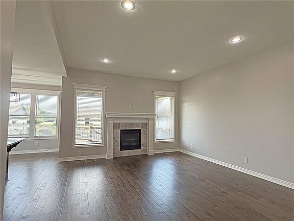 4th image of 1029 NE Copperwood Dr