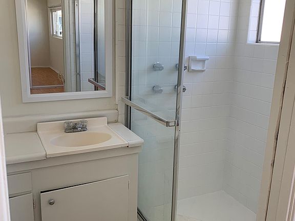 4th image of 3508 Jasmine Ave #6