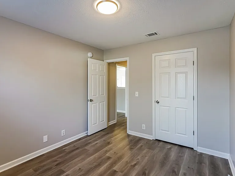 7016 S Hampton Blvd — Photo 15
