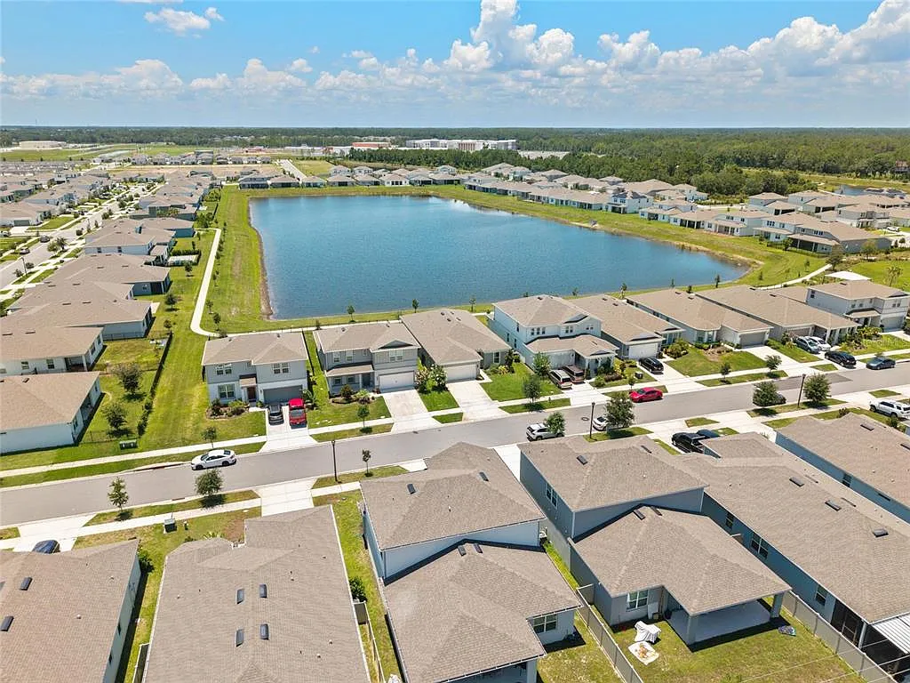 3 bed, 3.0 bath, 2262 sqft, $2,800 — Photo 3