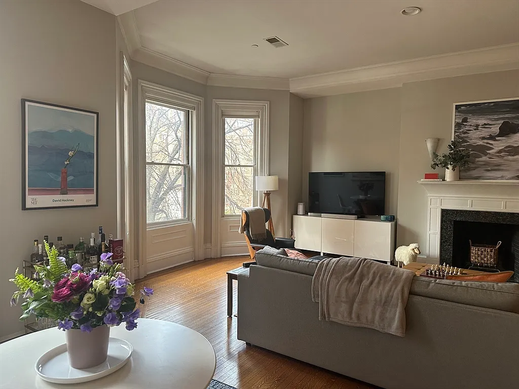 Building Photo - 331 Beacon St #3