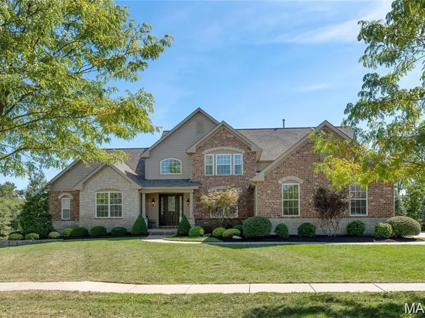 18234 Canyon Forest Ct, Chesterfield, MO 63005