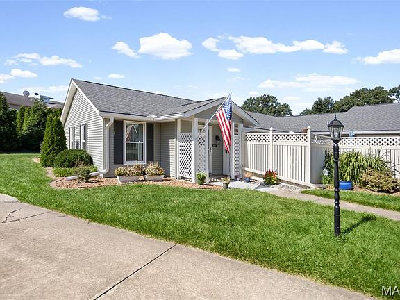 3rd image of 1349 Normandy Dr