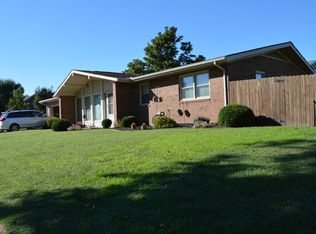 8000 Maple Ln, Newburgh, IN 47630