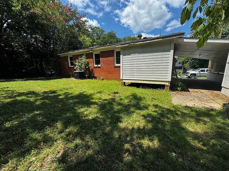 1001 Wilmouth St — Photo 3