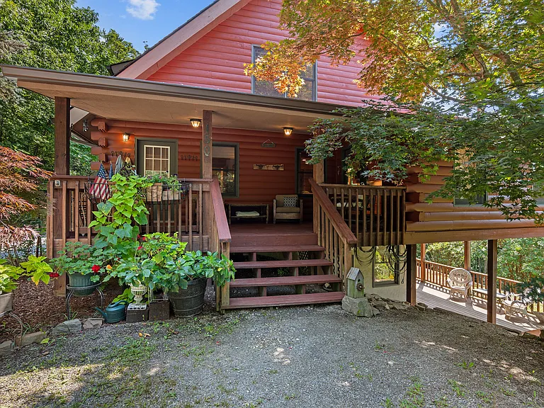 150 Avondale Ridge Rd — Photo 1