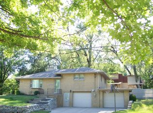 900 S 9th St, Pekin, IL 61554