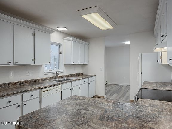 5th image of 1212 Bainbridge Blvd