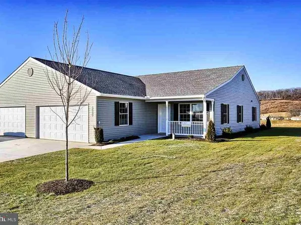 1389 Pleasant View Dr, Spring Grove, PA 17362