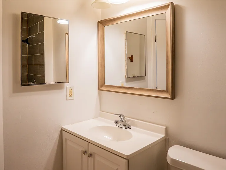 2323 Huntington Green Ct — Photo 16