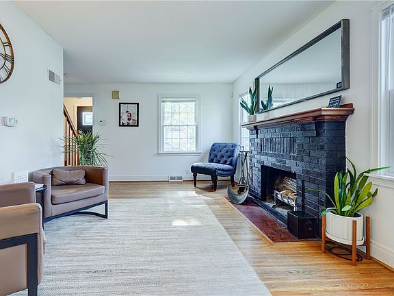 3rd image of 157 Duffern Dr