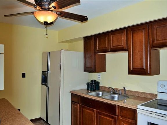 5th image of 6837 Esther Ln