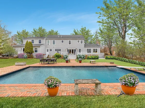 320 Noyack Rd, Southampton, NY 11968