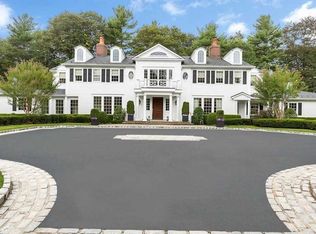 14 Elmhurst Dr, Old Westbury, NY 11568