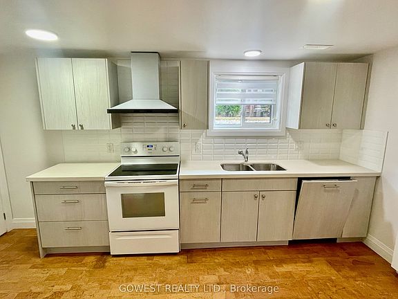 2nd image of 42 Briarwood Cres