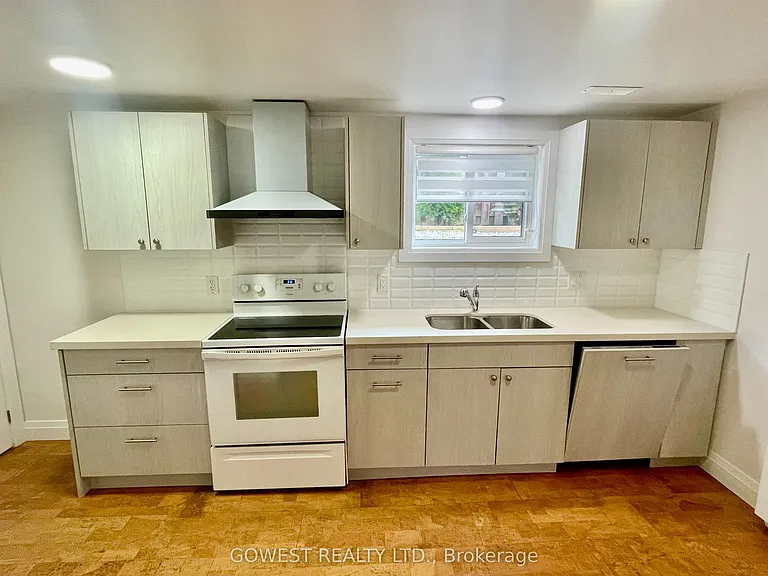 42 Briarwood Cres #LOWER — Photo 2