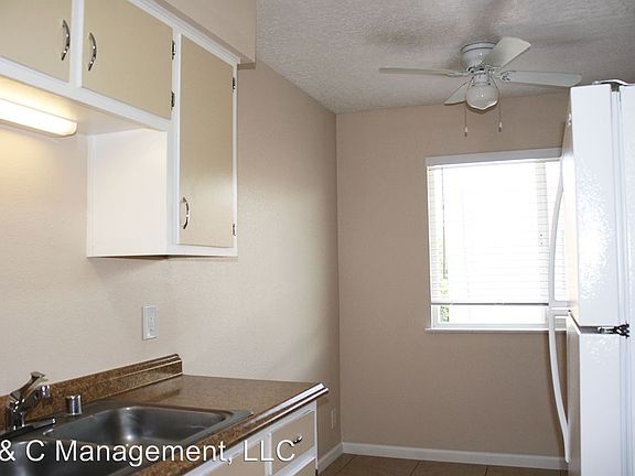 3rd image of 304 Whispering Sands Ct SE APT A