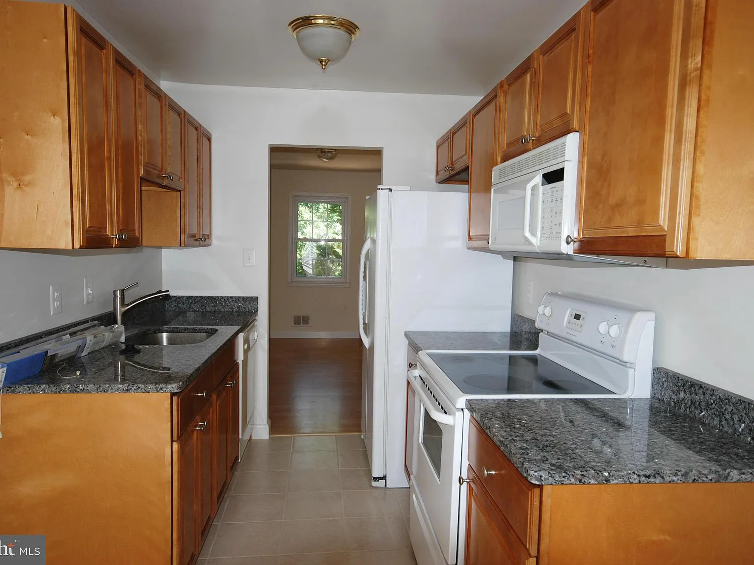 3 bed, 3.5 bath, 1670 sqft, $2,750 — Photo 2