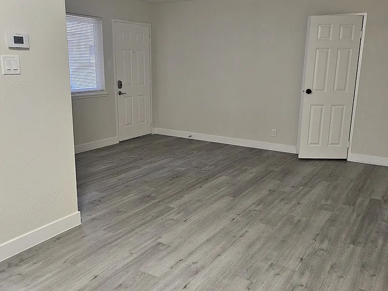 1860 Ednamary Way — Photo 8