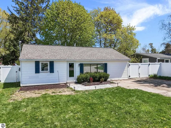 3802 Brook Dr, Traverse City, MI 49684