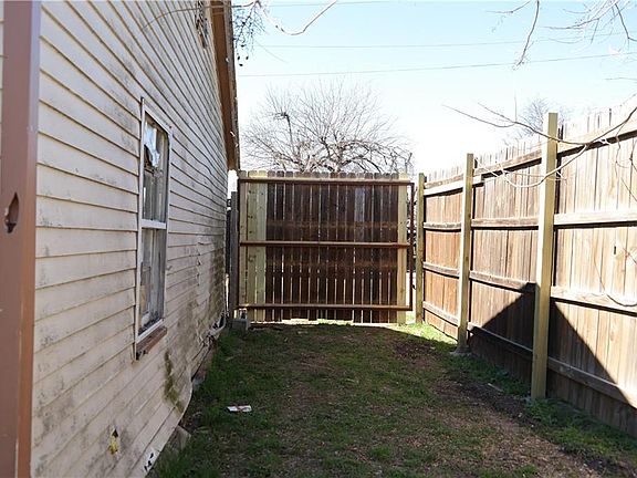 4th image of 308 Bryan Dr