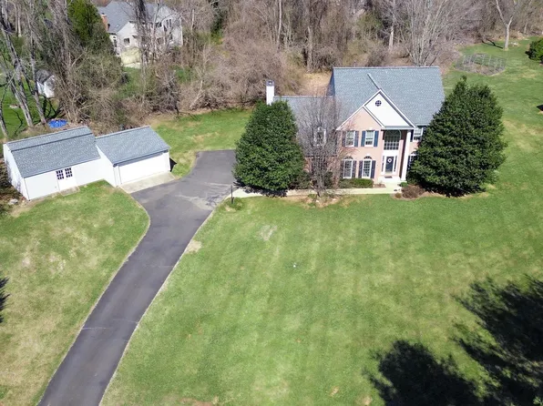 12222 Colchester Hunt Dr, Fairfax, VA 22030