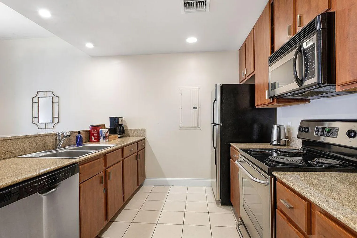2 bed, 3.0 bath, 1033 sqft, $4,318 — Photo 3