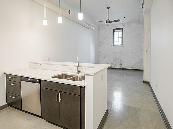 2nd image of 1809 E Franklin St #6103