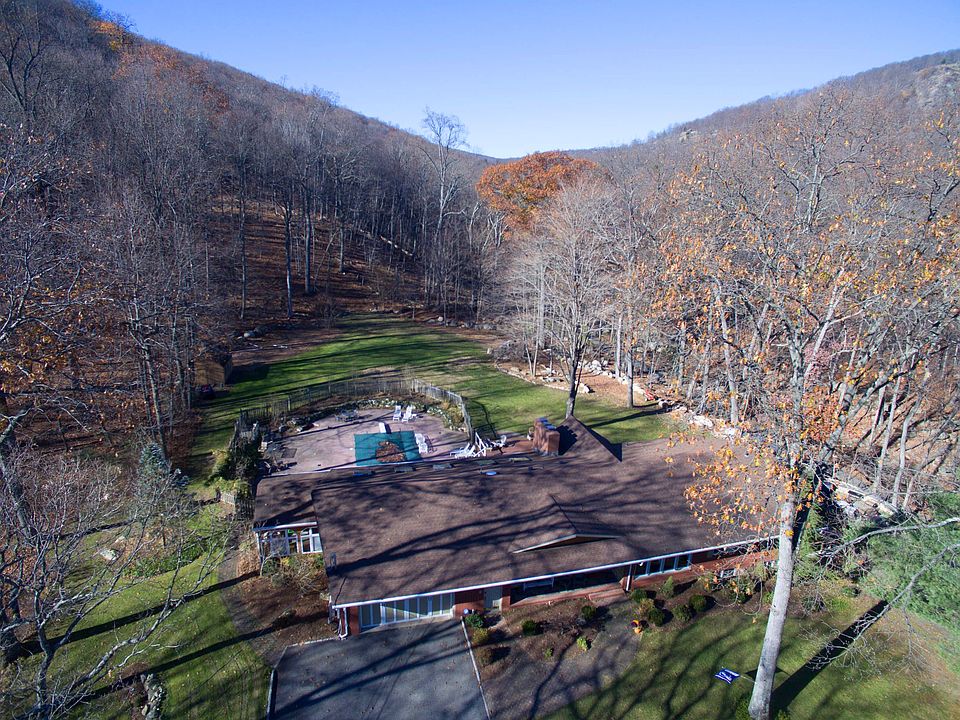 1st image of 250 Dogwood Ln