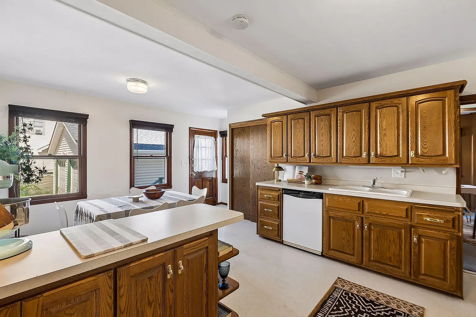 3 bed, 1250 sqft, $1,770 — Photo 4