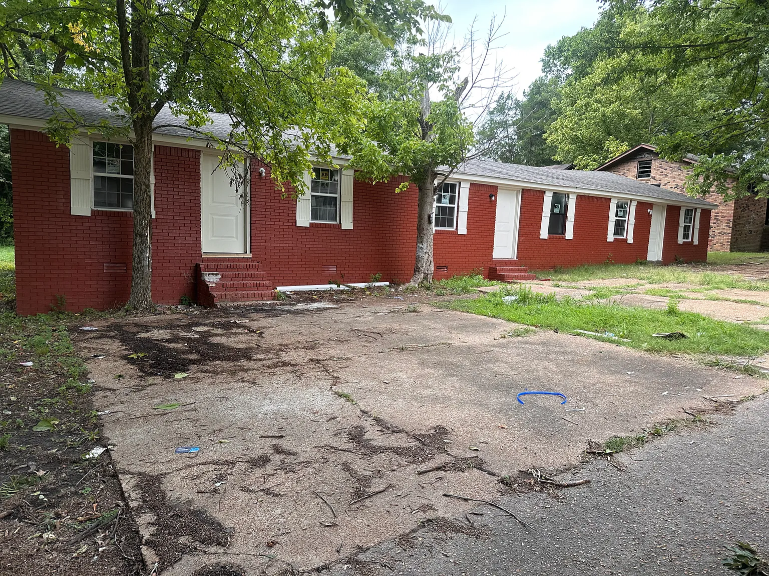 3 bed, 2294 sqft, $1,100 — Photo 2
