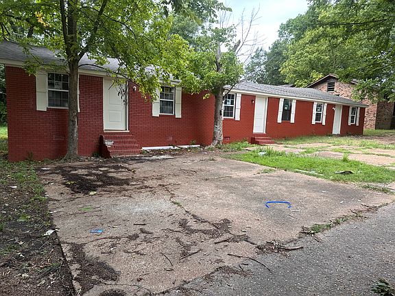 2nd image of 124 Shelton St