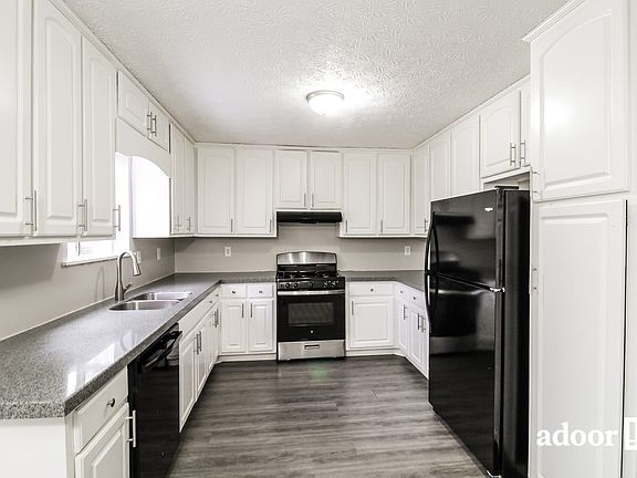 2nd image of 1432 Hillside Pl SE
