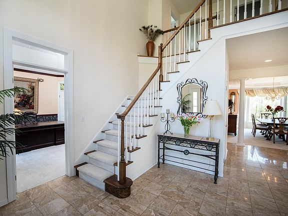 2nd image of 17 Sunleaf Dr