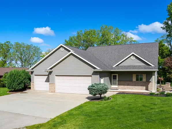 630 State St, Combined Locks, WI 54113