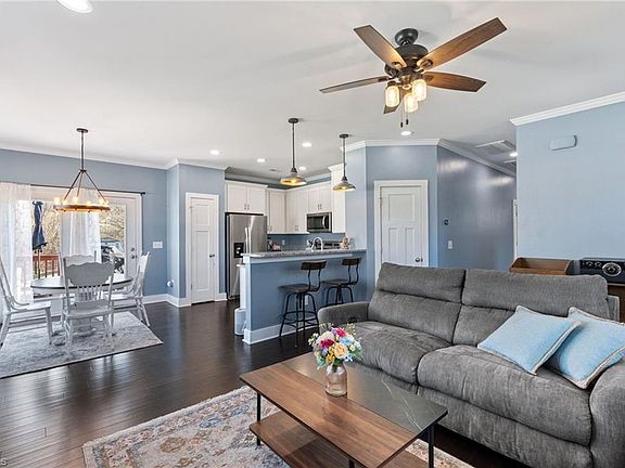 5th image of 758 Aspenwood Dr