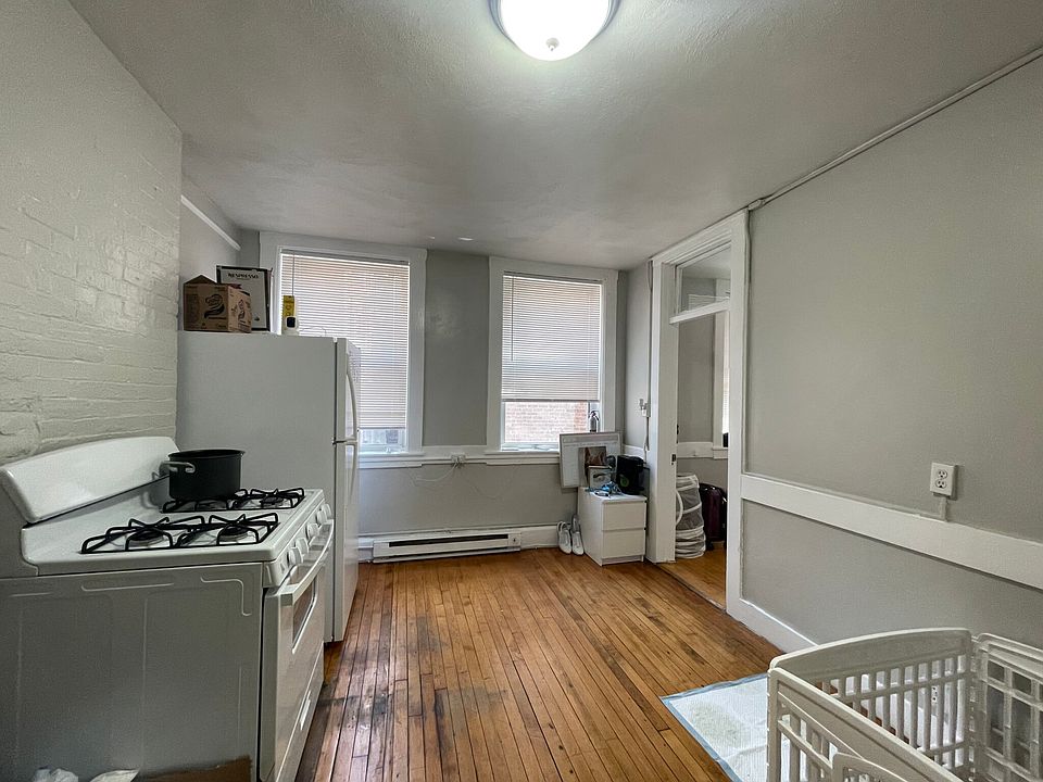 2nd image of 159 Endicott St #4F