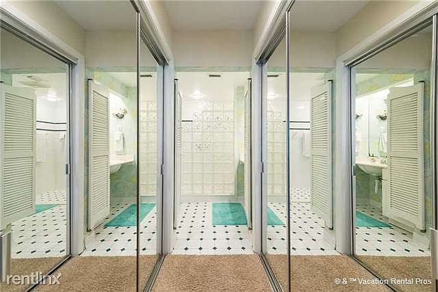 The private en-suite bathroom