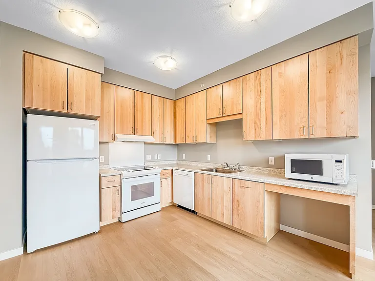 Plymouth Avenue Apartments — Photo 12