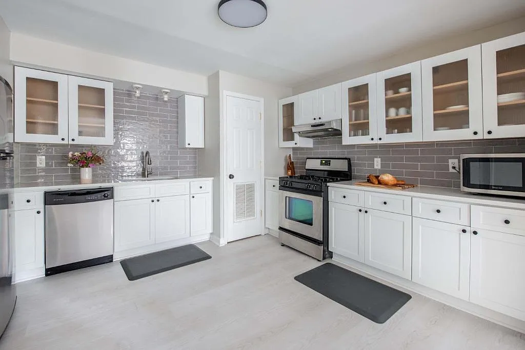 1 bed, 1000 sqft, $3,000 — Photo 3