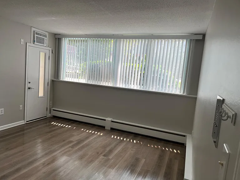 2491 Riverside Dr #103 — Photo 3