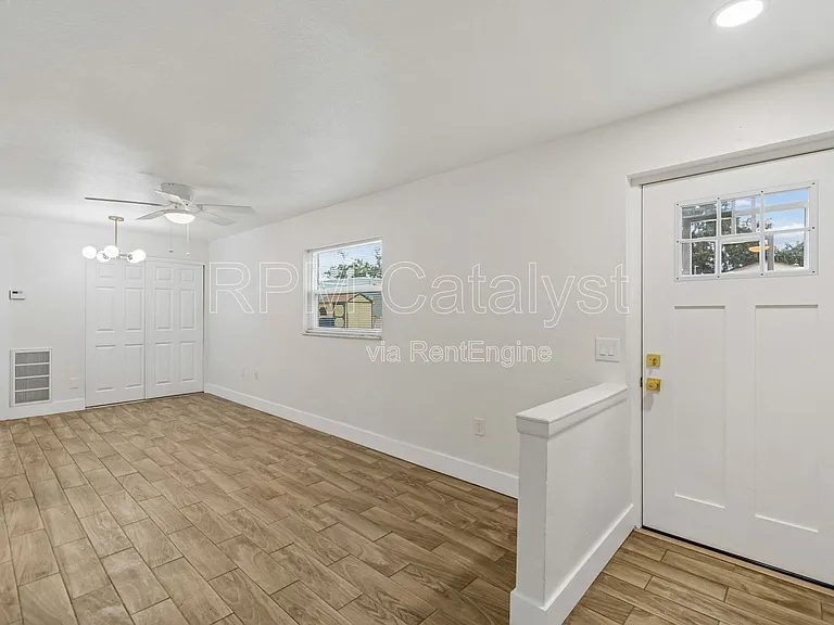 6905 1/2 N Duncan Ave #A — Photo 2