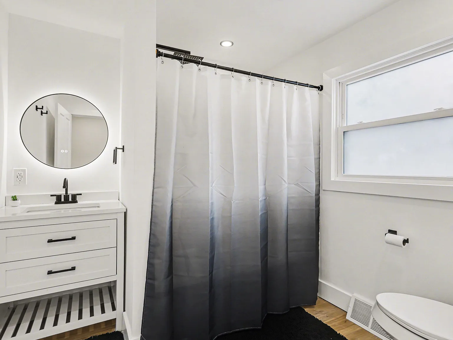 4 bed, 3.0 bath, 2332 sqft, $784 — Photo 3