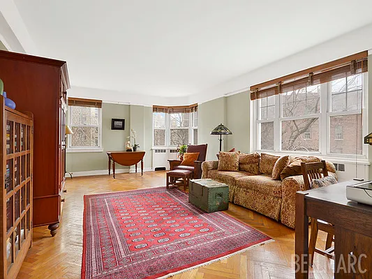 Sold by Bellmarc Realty | media 1